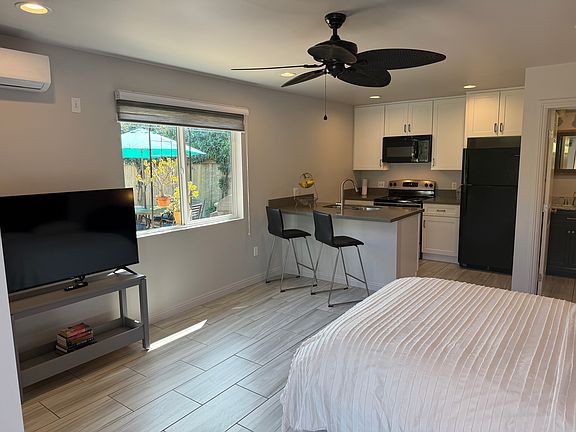 5th image of 2231 S Burnside Ave #1