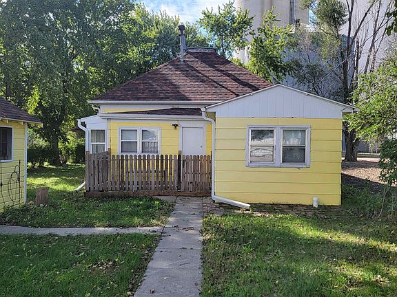 4th image of 105 Alba Ave