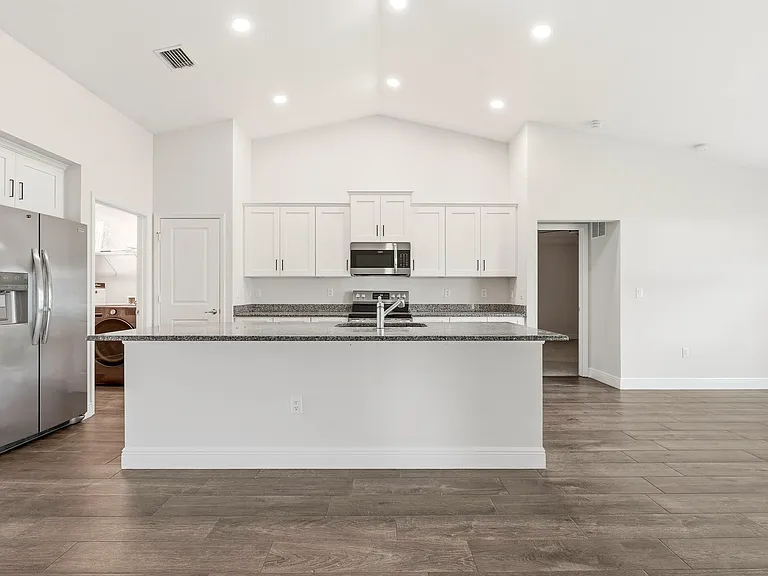 1692 SW Alvaton Ave — Photo 10