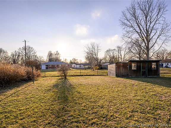 5th image of 821 Holly Drive