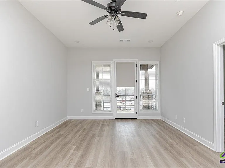 1013 Northside Dr — Photo 35