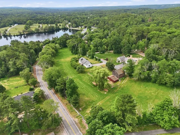 11 James Rd, Upton, MA 01568