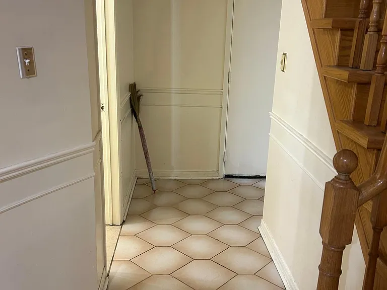 72 Swennen Dr — Photo 2
