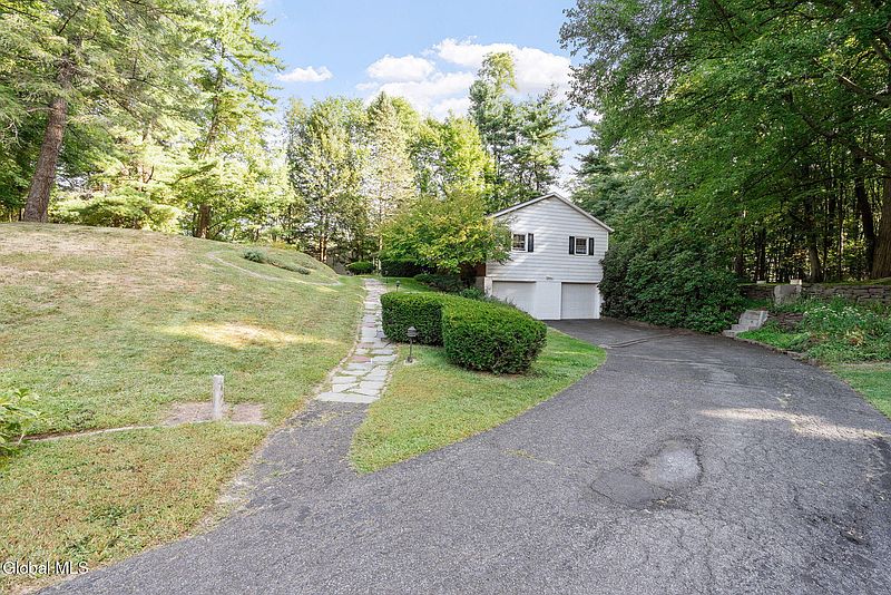 4th image of 159 Wood Dale Drive