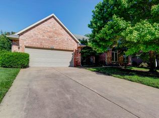 1343 N Fenchurch Ln, Springfield, MO 65802