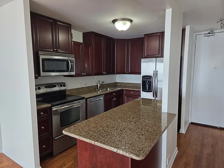 2020 N Lincoln Park W #23D — Photo 4