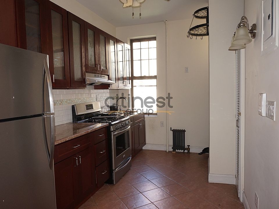 1st image of 555 4th Ave #33