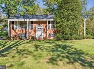 6825 Autumn View Dr, Sykesville, MD 21784