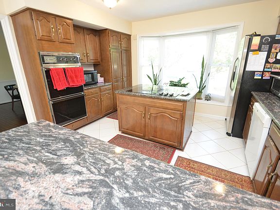 2nd image of 8470 Clover Leaf Dr