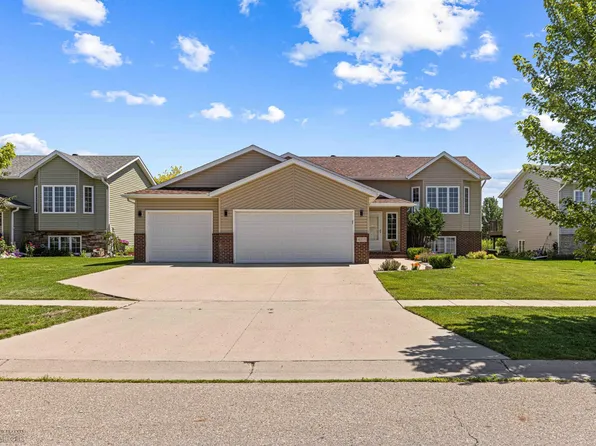4515 Westport Pkwy, West Fargo, ND 58078
