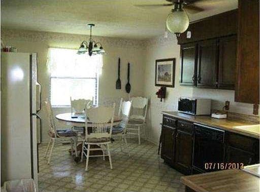 5th image of 1919 Lake Peninsula Dr