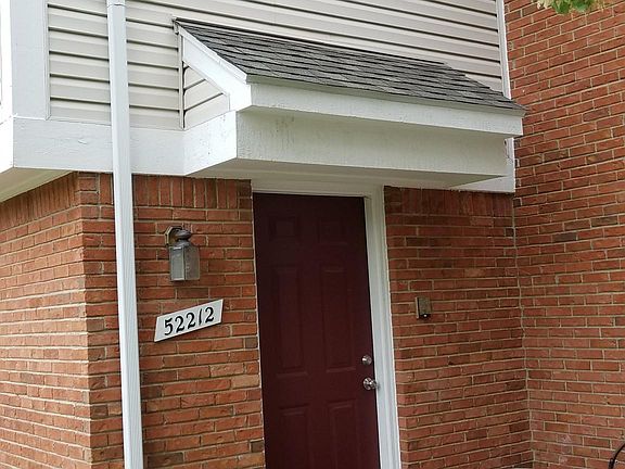 3rd image of 52212 Stoneridge Dr