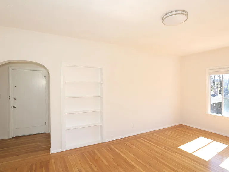 4231 Montgomery — Photo 7