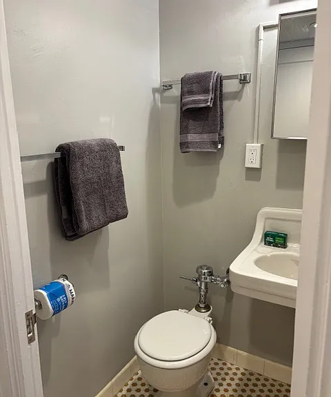 unit 511 bathroom