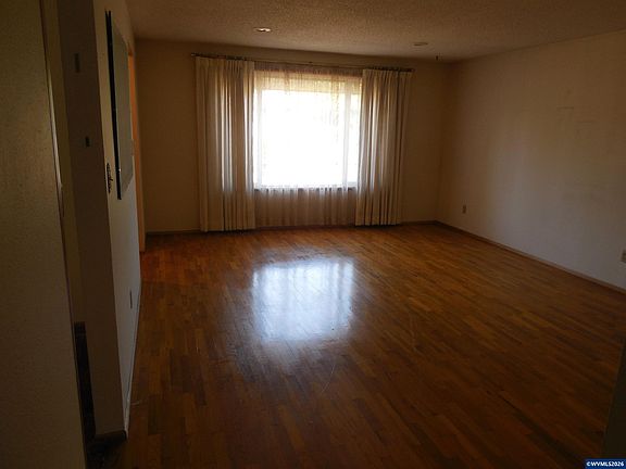 5th image of 542 Clarmar Dr NE