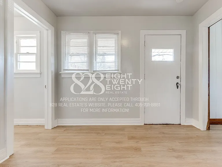 241 Emelyn St — Photo 9