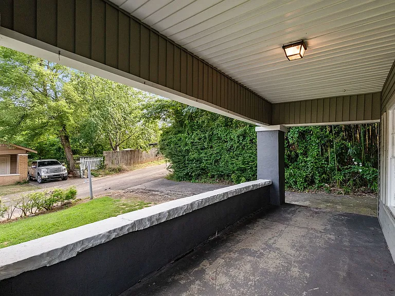 3 Bedroom / 2 Bathroom House in Glen Iris — Photo 11