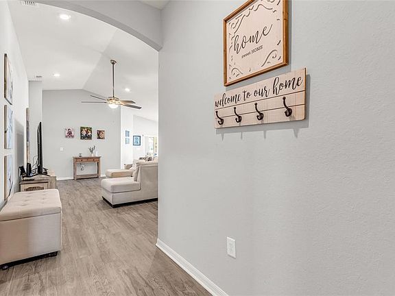 2nd image of 909 Inverness Way