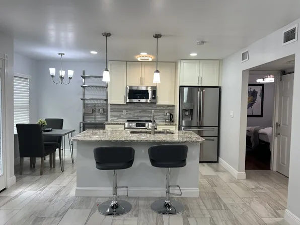 1742 8th St #1, Sarasota, FL 34236