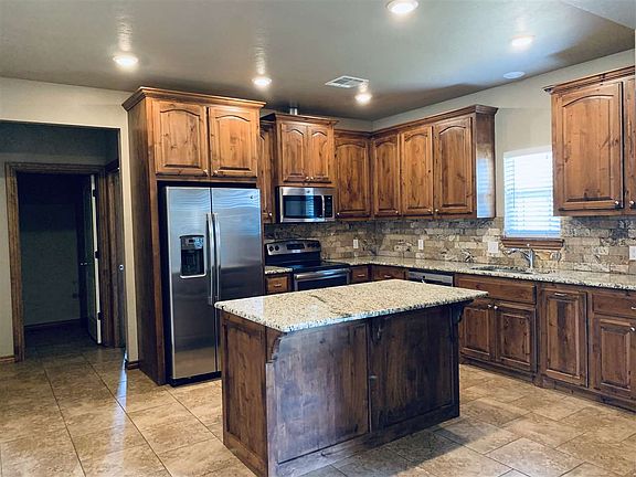 3rd image of 30 Blue Meadow Dr