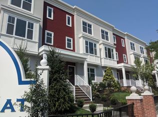 720 Main St, Peekskill, NY 10566