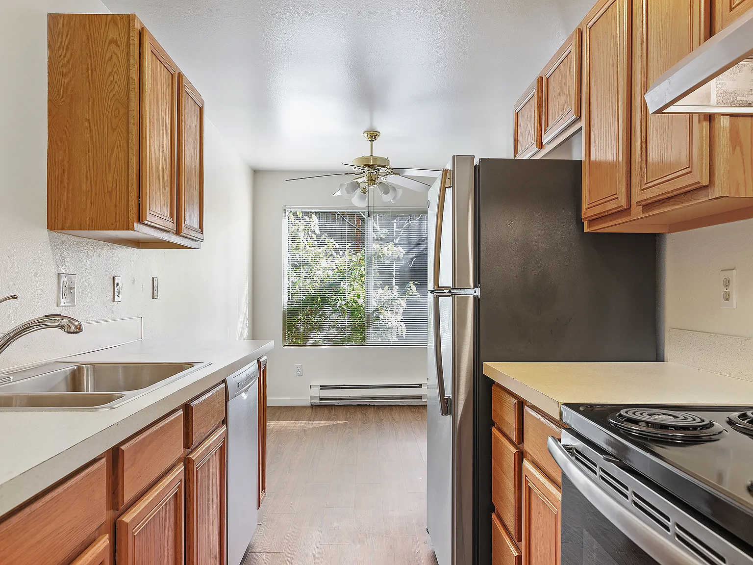 2 bed, 1100 sqft, $1,595 — Photo 4