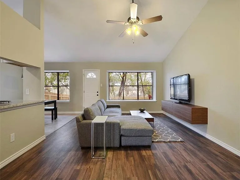 2830 Gettysburg Dr — Photo 2