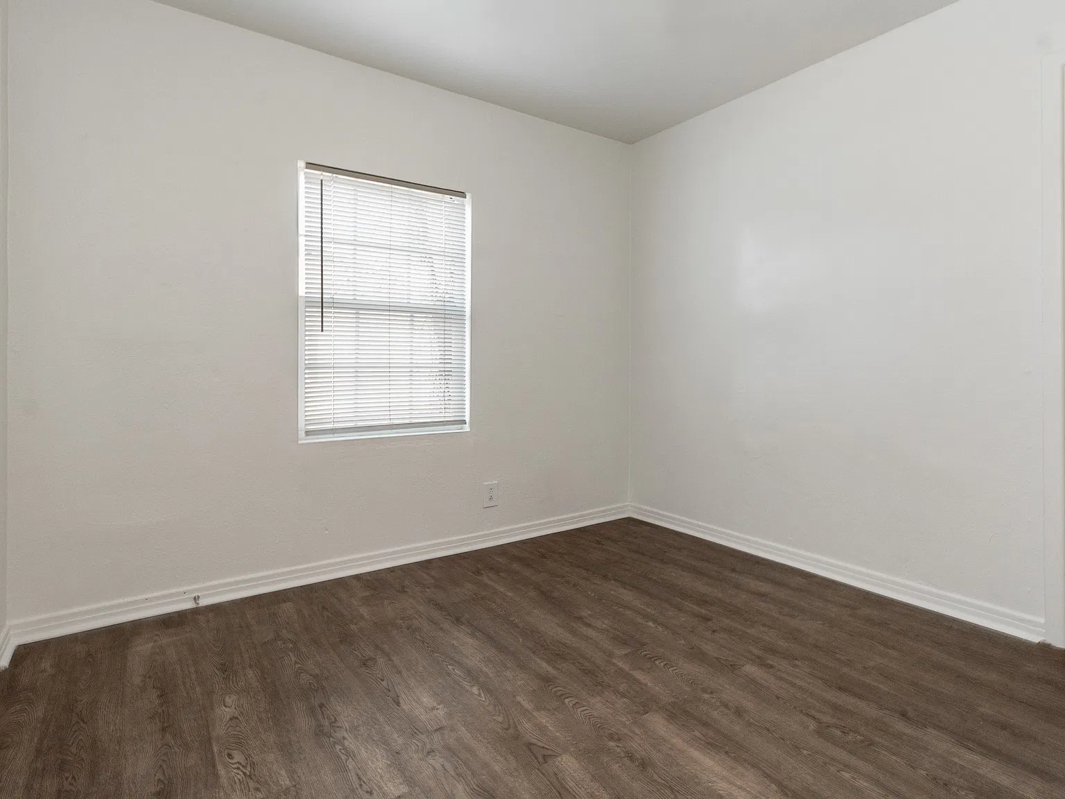 3 bed, 1200 sqft, $1,375 — Photo 3