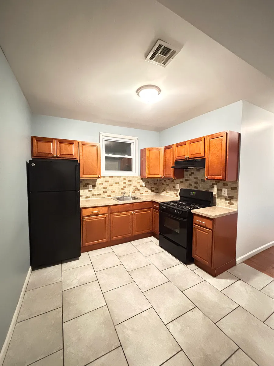 Building Photo - 163 S 11th St #2