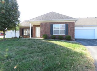 10301 Pine Glen Cir, Louisville, KY 40291