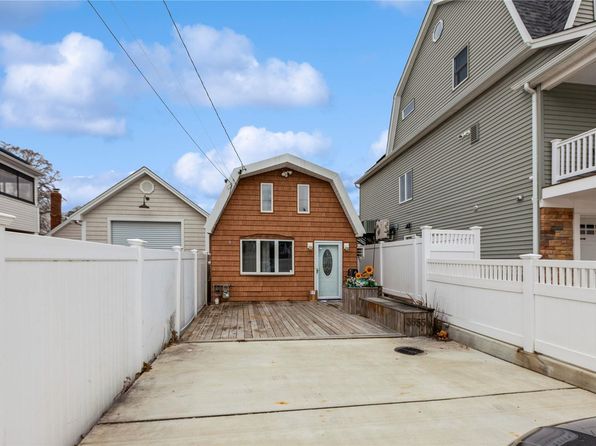 3955 South Street, Seaford, NY 11783