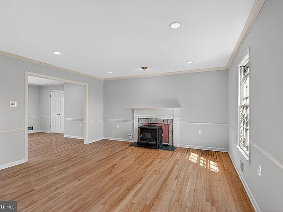 5th image of 21733 Oatlands Rd
