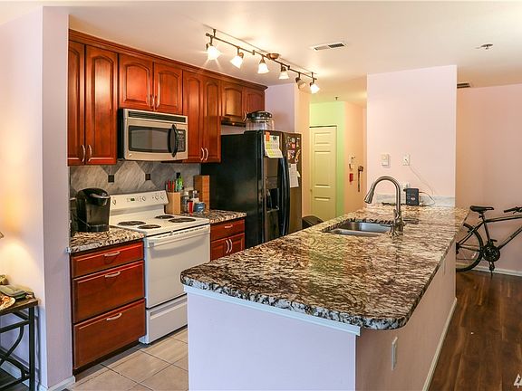 4th image of 901 E Marine View Dr Unit 203