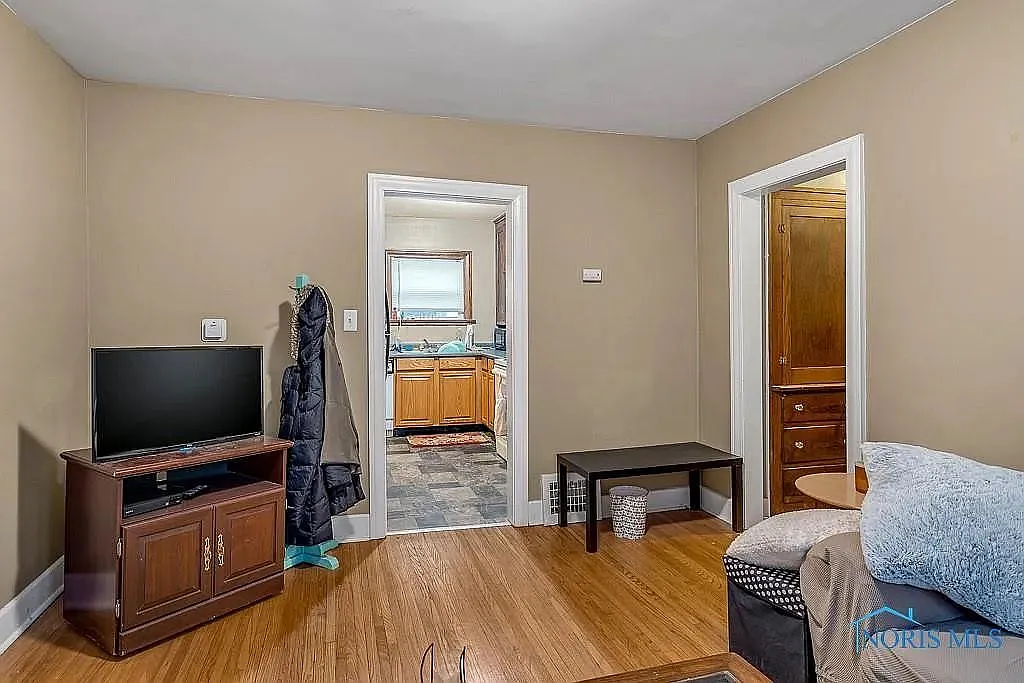 6 bed, 2.0 bath, $375 — Photo 4