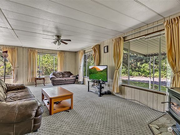 4th image of 12601 142nd Avenue E #109