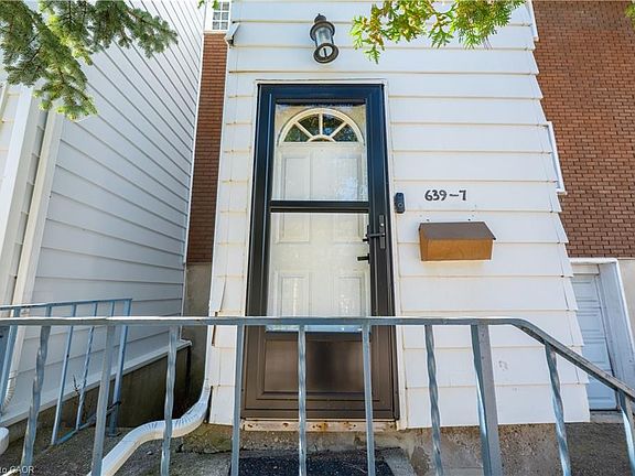 4th image of 639 Albert St #7
