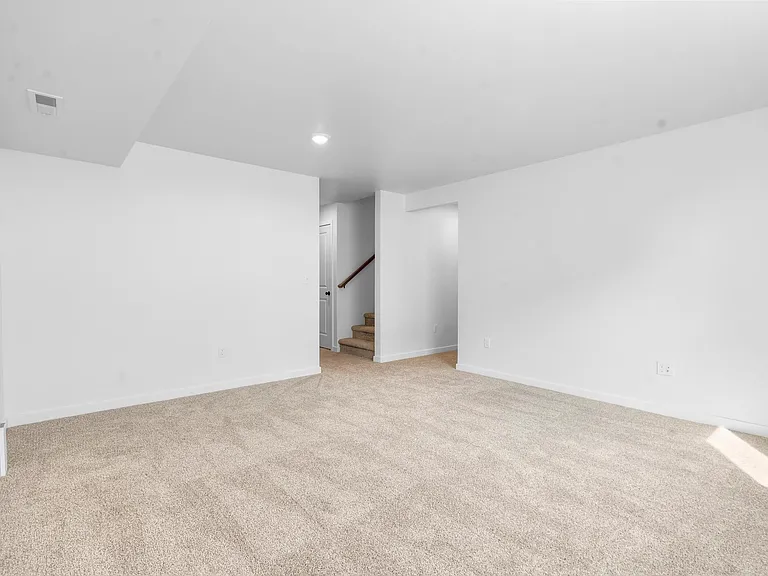 102 Sycamore Dr — Photo 33