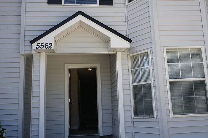 5562 Bennington Dr — Photo 2