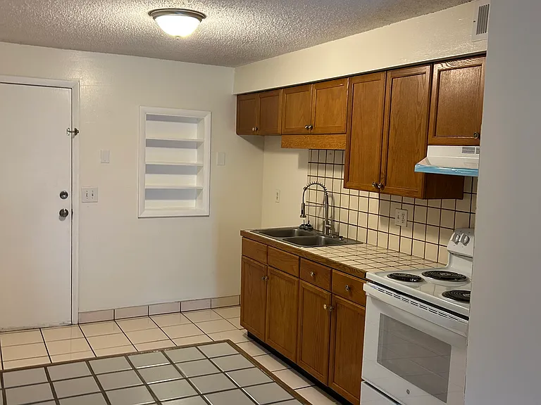 1218 Hickman Rd #13 — Photo 10