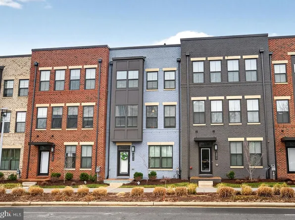 13010 Hattontown Sq, Herndon, VA 20171