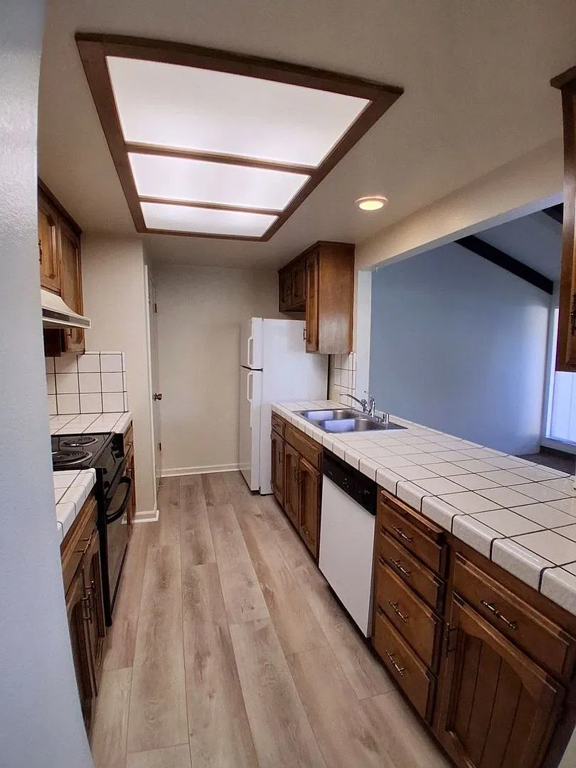 4593 N Emerson Ave — Photo 4
