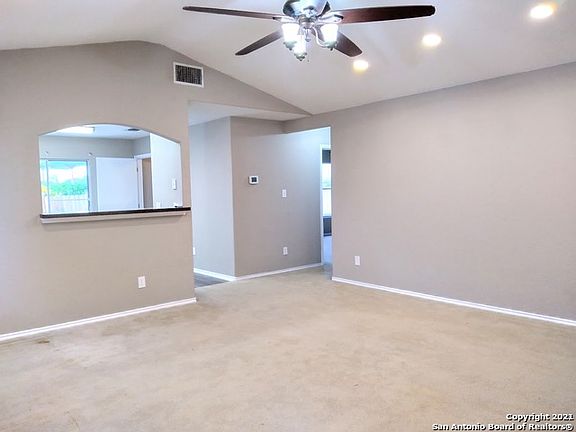 4th image of 2114 Hollow Cir