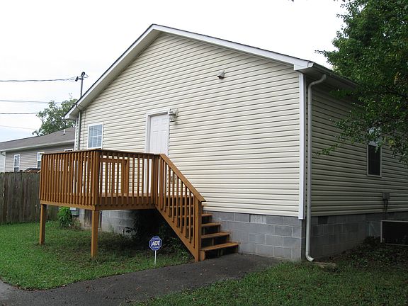 3rd image of 2748 Gaston Ave