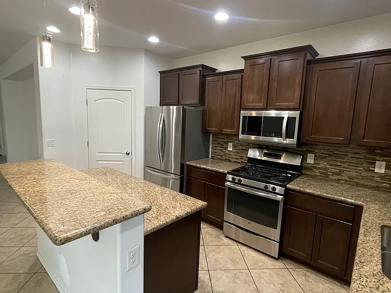 4425 E Muriel Dr — Photo 35