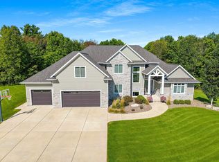 1852 Ridgemont Cir, De Pere, WI 54115