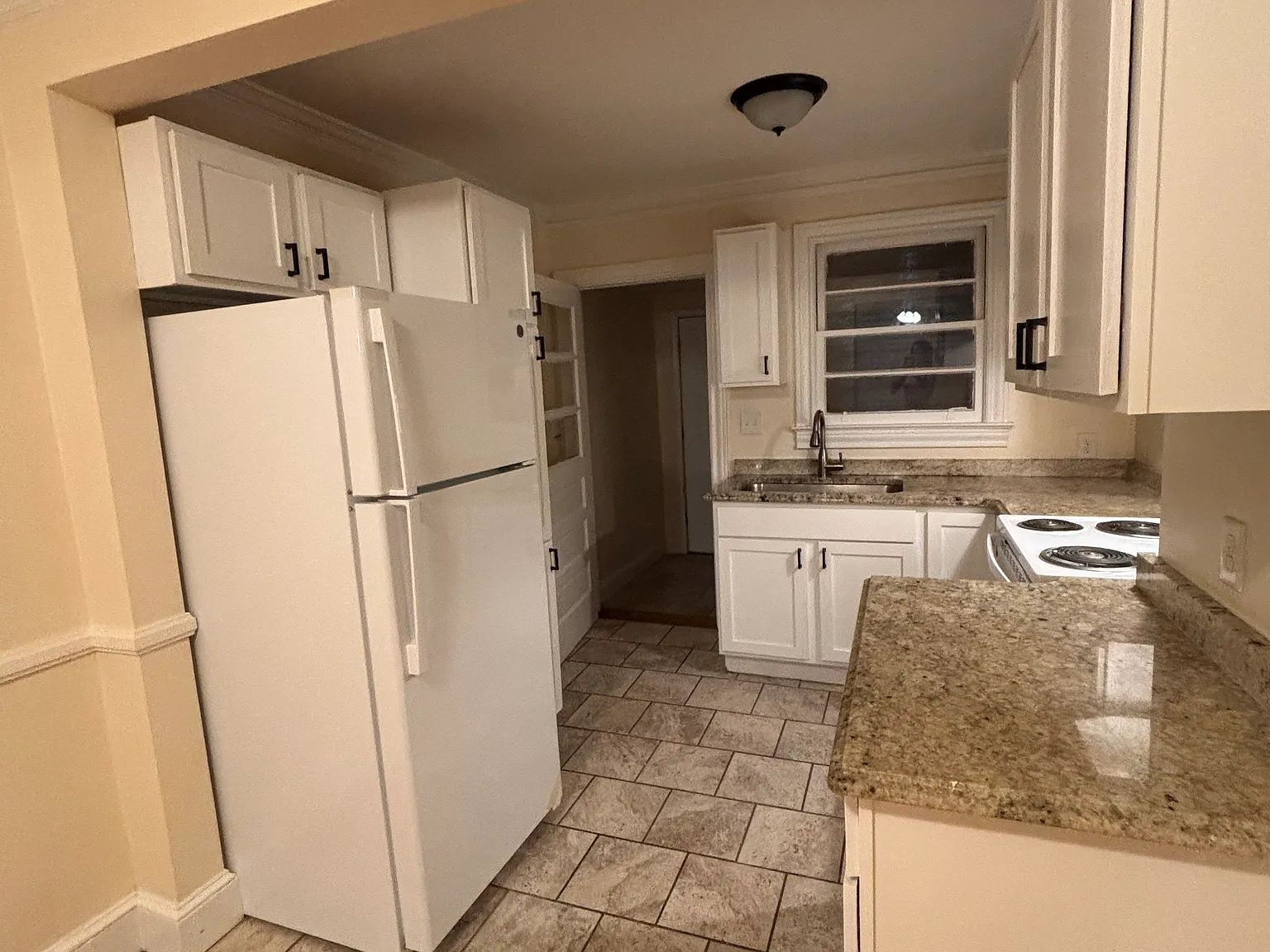2 bed, 850 sqft, $1,200 — Photo 2