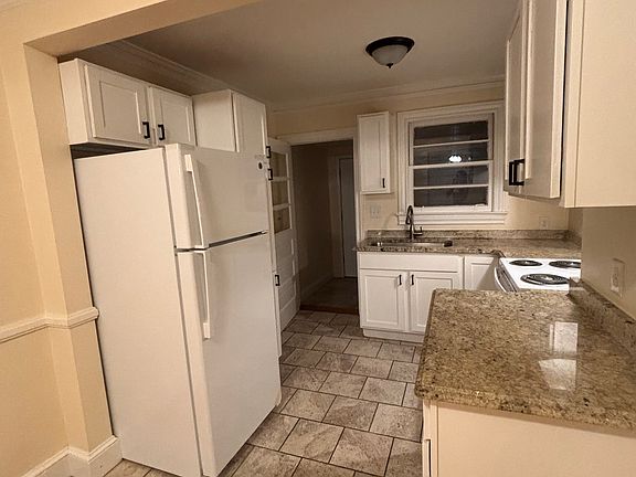 2nd image of 1601 E North St #B