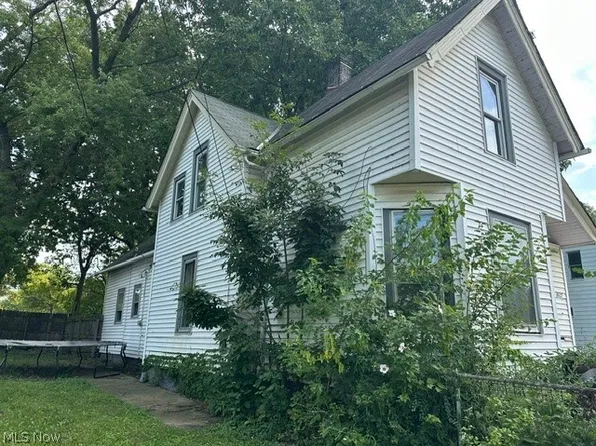 1027 E 70th St, Cleveland, OH 44103