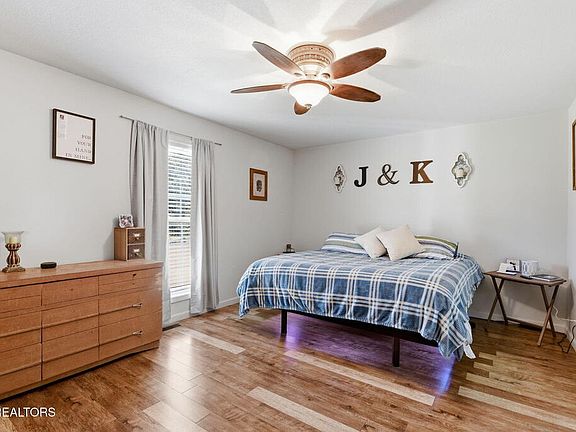 5th image of 1035 Cook Rd