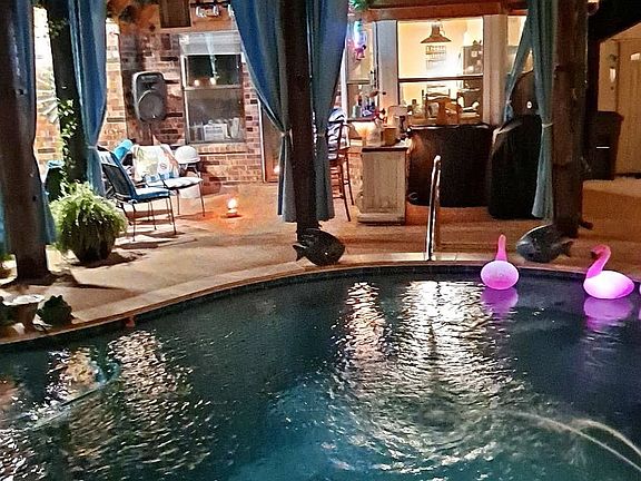 4th image of 693 Bluebonnet Dr